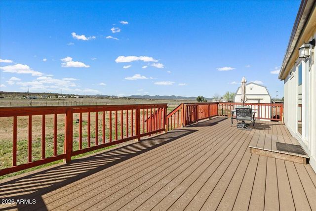 325 E HOUSTON Road, Paulden, AZ 86334