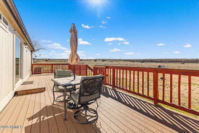 325 E HOUSTON Road, Paulden, AZ 86334