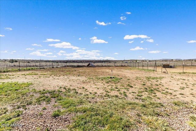 325 E HOUSTON Road, Paulden, AZ 86334