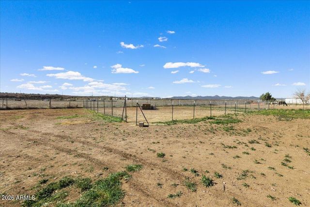 325 E HOUSTON Road, Paulden, AZ 86334