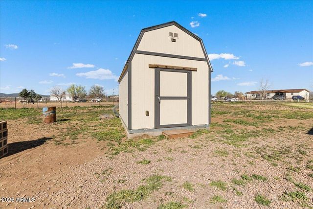 325 E HOUSTON Road, Paulden, AZ 86334