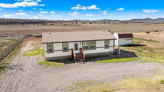 325 E HOUSTON Road, Paulden, AZ 86334