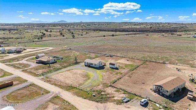 325 E HOUSTON Road, Paulden, AZ 86334