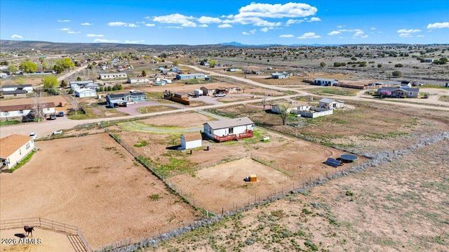 325 E HOUSTON Road, Paulden, AZ 86334
