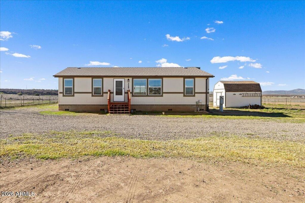 325 E HOUSTON Road, Paulden, AZ 86334