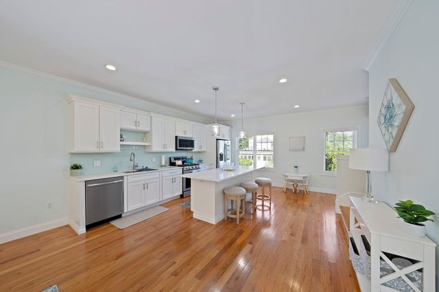 43 Plymouth St 43, Canton, MA 02021