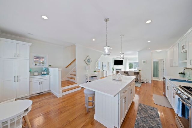 43 Plymouth St 43, Canton, MA 02021