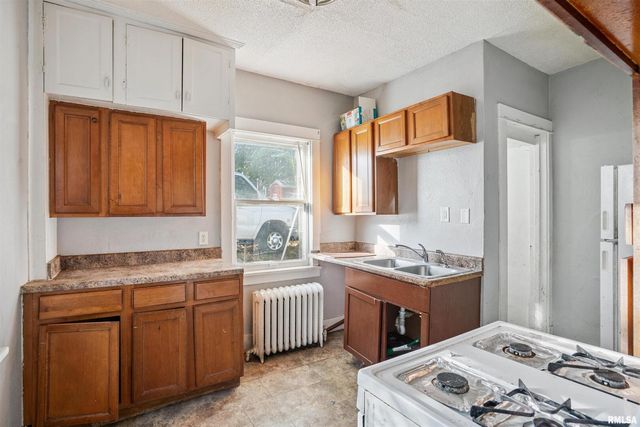 209 E 13TH Street, Davenport, IA 52803