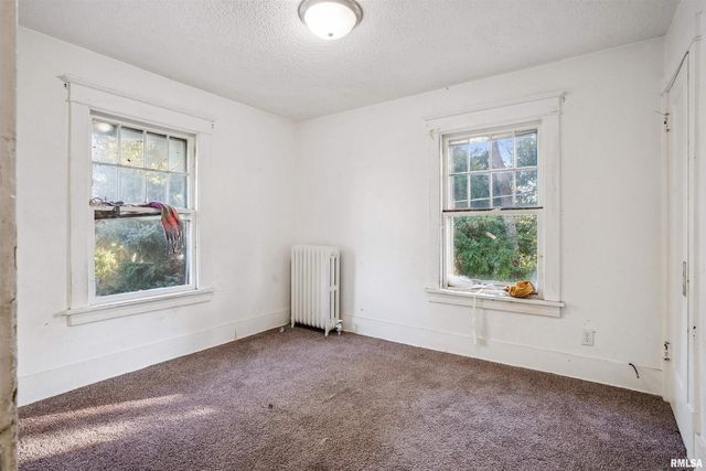 209 E 13TH Street, Davenport, IA 52803