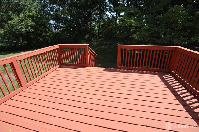 20 Delikat Lane, Sayreville, NJ 08872