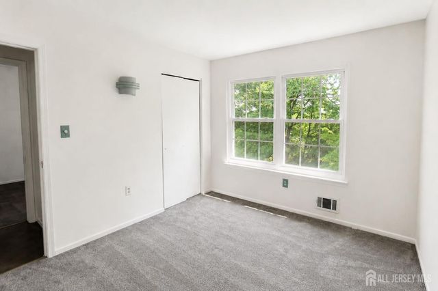 20 Delikat Lane, Sayreville, NJ 08872