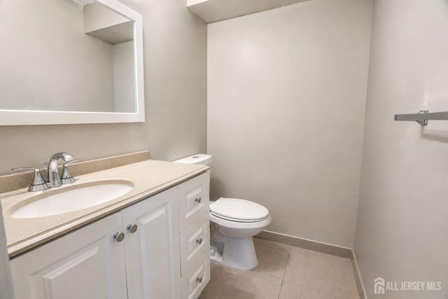 20 Delikat Lane, Sayreville, NJ 08872