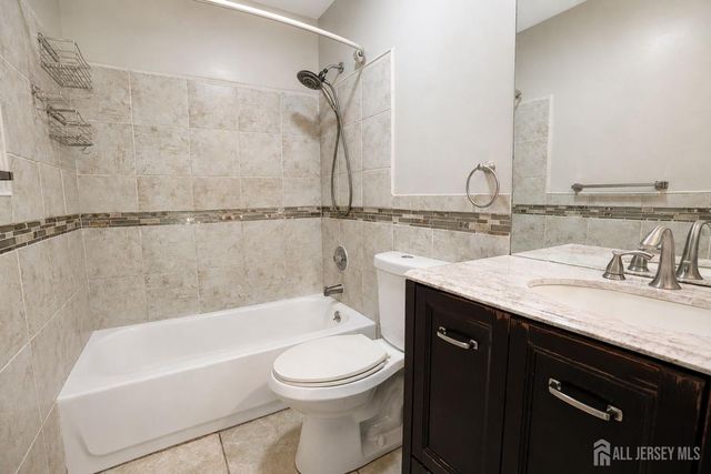 20 Delikat Lane, Sayreville, NJ 08872