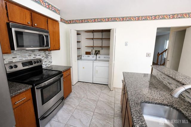 20 Delikat Lane, Sayreville, NJ 08872