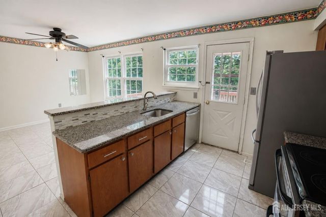 20 Delikat Lane, Sayreville, NJ 08872
