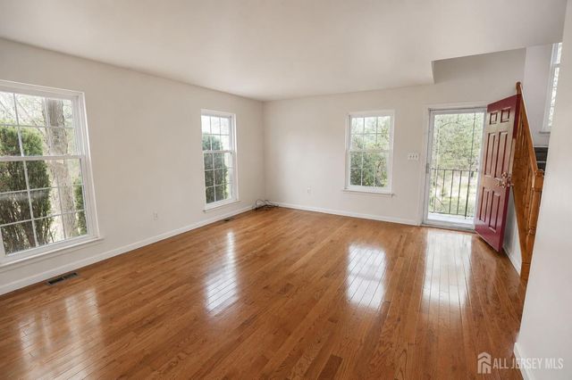 20 Delikat Lane, Sayreville, NJ 08872