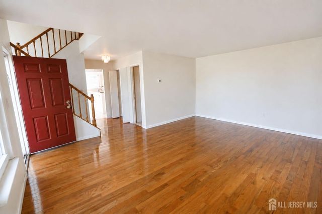 20 Delikat Lane, Sayreville, NJ 08872