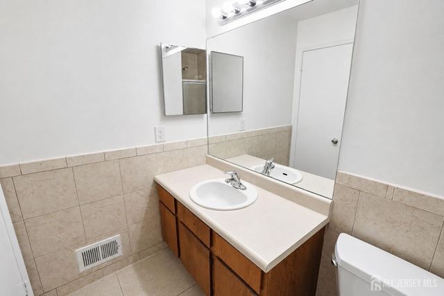 20 Delikat Lane, Sayreville, NJ 08872