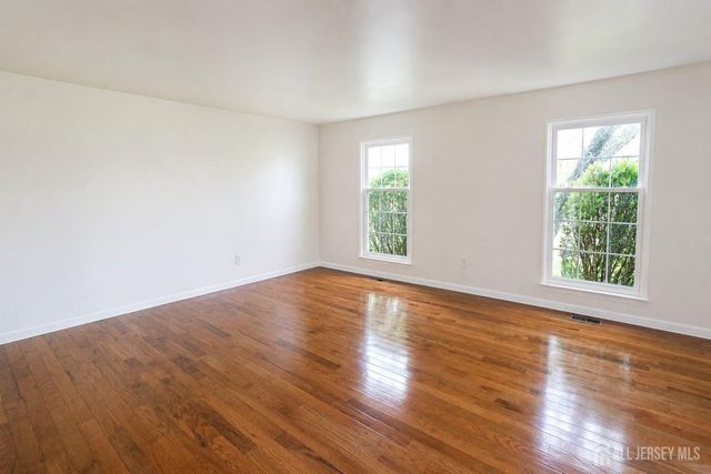 20 Delikat Lane, Sayreville, NJ 08872