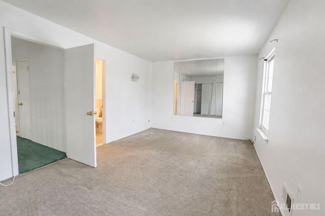 20 Delikat Lane, Sayreville, NJ 08872