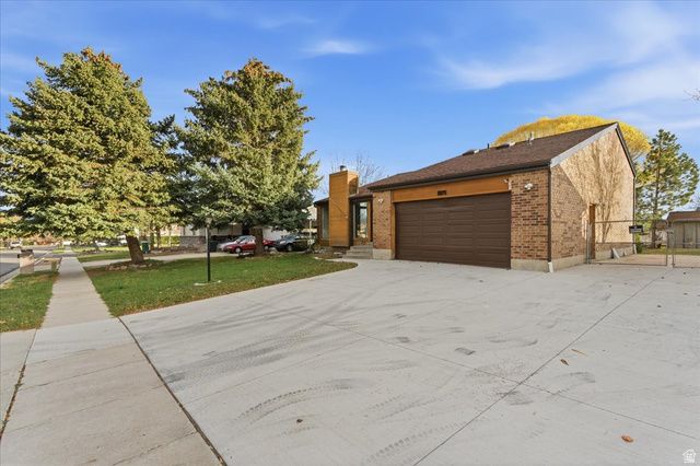 2573 JORDAN MEADOWS LN, West Jordan, UT 84084