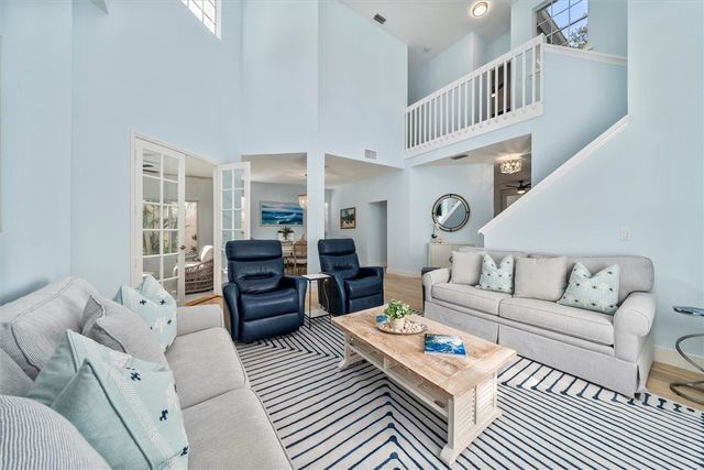 8859 Lakeside Circle, Vero Beach, FL 32963