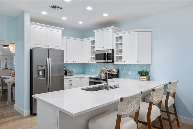 8859 Lakeside Circle, Vero Beach, FL 32963
