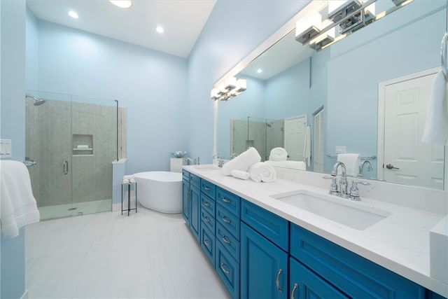 8859 Lakeside Circle, Vero Beach, FL 32963