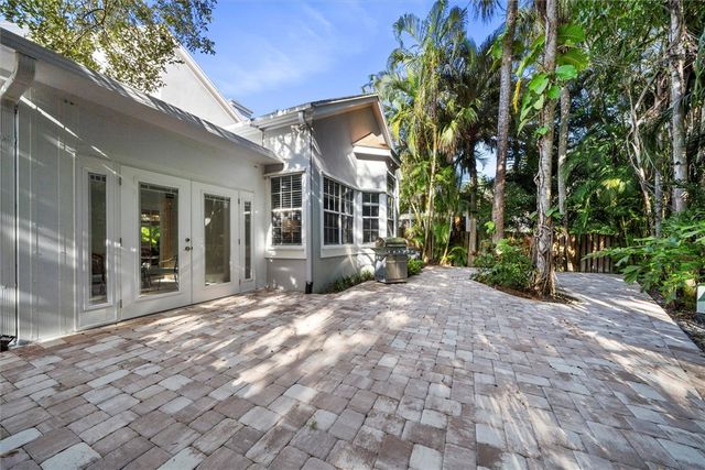 8859 Lakeside Circle, Vero Beach, FL 32963