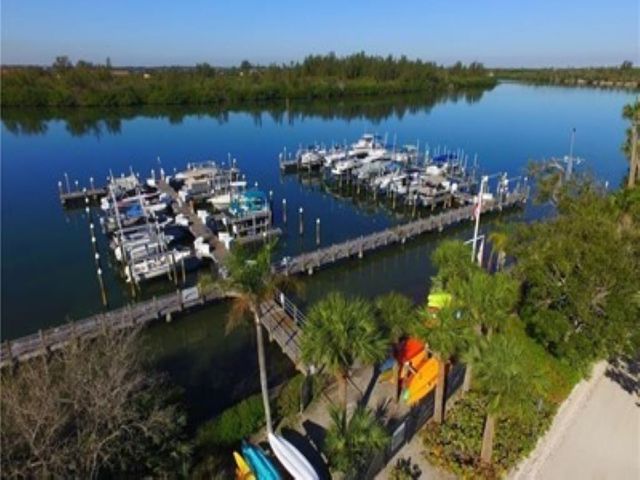 8859 Lakeside Circle, Vero Beach, FL 32963