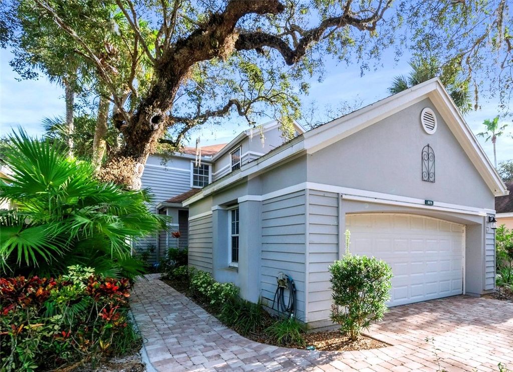 8859 Lakeside Circle, Vero Beach, FL 32963