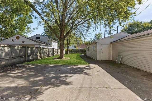 23086 Melrose Avenue, Eastpointe, MI 48021