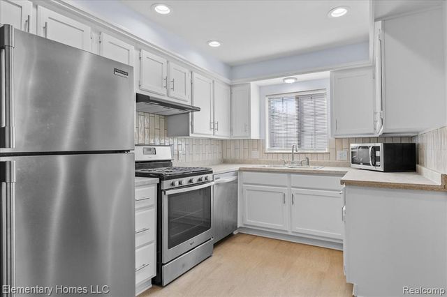 23086 Melrose Avenue, Eastpointe, MI 48021