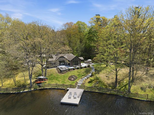 438 Lake Shore Road, Putnam Valley, NY 10579