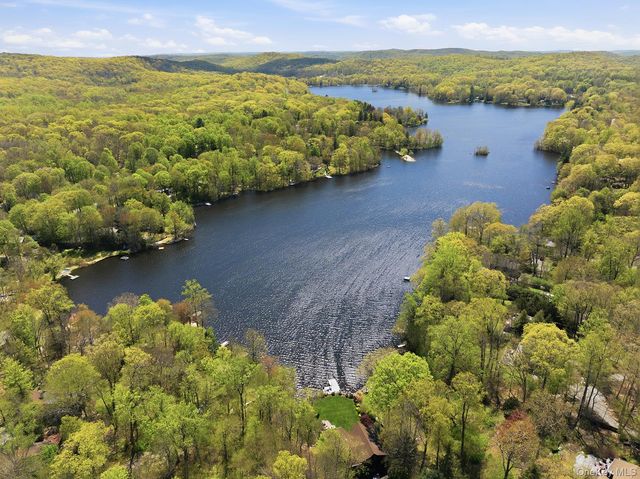 438 Lake Shore Road, Putnam Valley, NY 10579