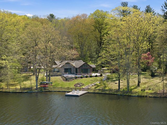 438 Lake Shore Road, Putnam Valley, NY 10579