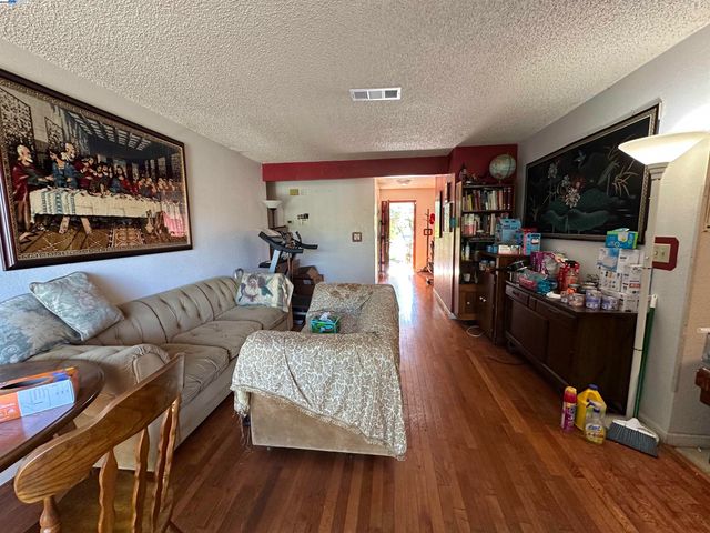 1988 Calaveras Dr, Pittsburg, CA 94565