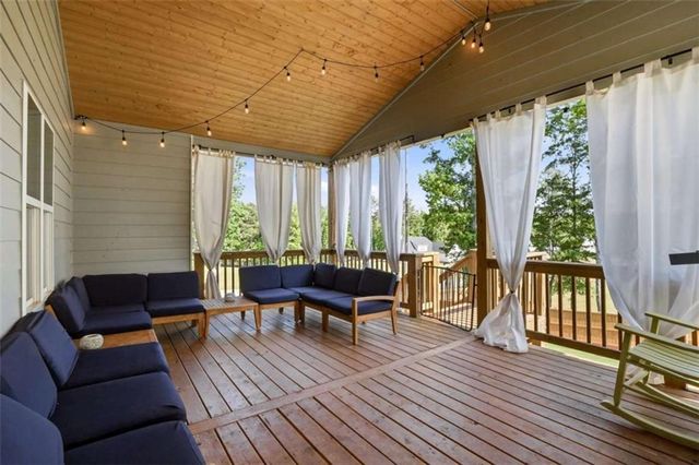 100 W Wind Court W, Tyrone, GA 30290