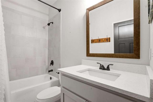 100 W Wind Court W, Tyrone, GA 30290