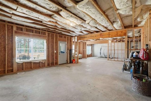 100 W Wind Court W, Tyrone, GA 30290