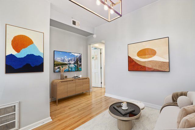4006 W Nelson Street 6B, Chicago, IL 60641