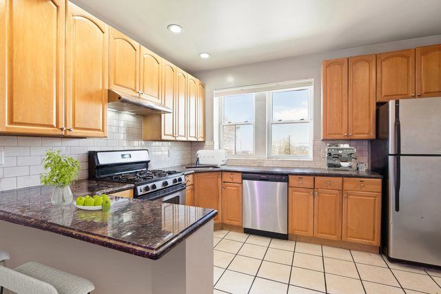 4006 W Nelson Street 6B, Chicago, IL 60641