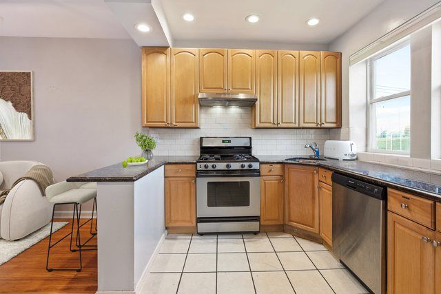 4006 W Nelson Street 6B, Chicago, IL 60641