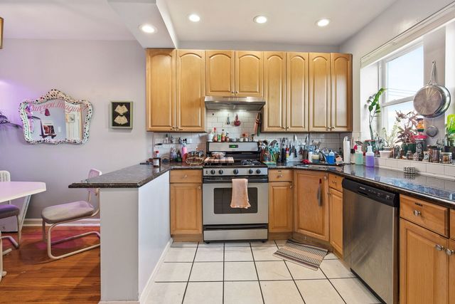 4006 W Nelson Street 6B, Chicago, IL 60641