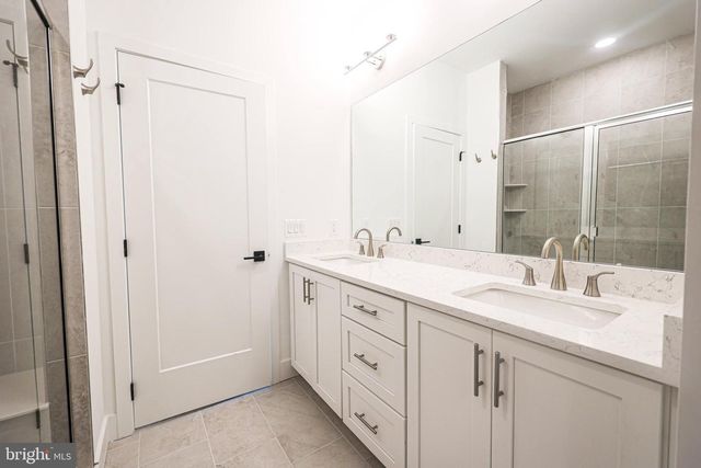 4 CHERRY LN, Princeton Junction, NJ 08550