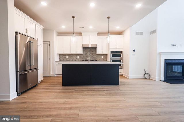 4 CHERRY LN, Princeton Junction, NJ 08550