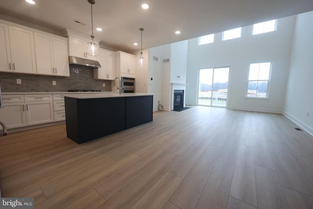 4 CHERRY LN, Princeton Junction, NJ 08550