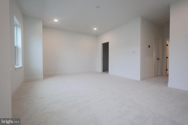 4 CHERRY LN, Princeton Junction, NJ 08550