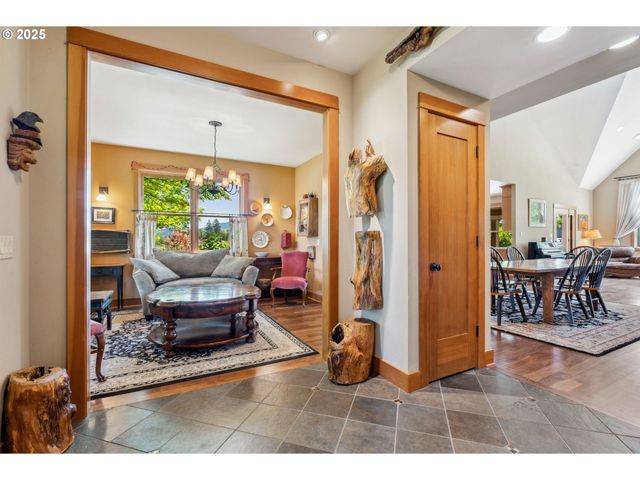 4069 POST CANYON Dr, Hood River, OR 97031