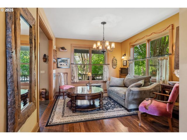 4069 POST CANYON Dr, Hood River, OR 97031